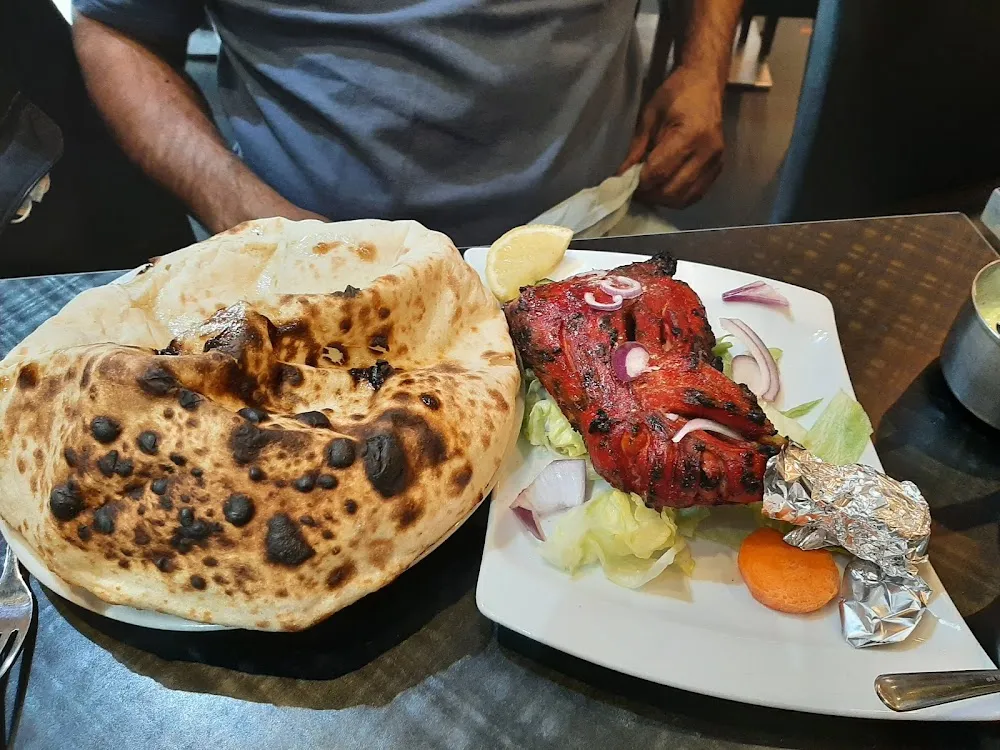 Nan Au Fromage Et Poulet Tandoori